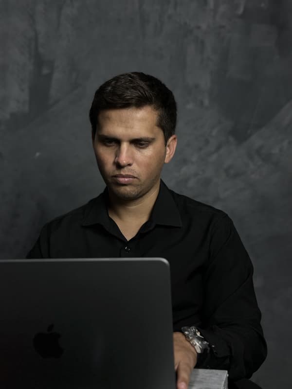 Portrait of Leonardo Villar.